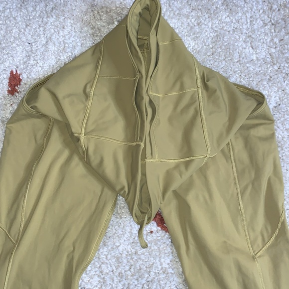 Lululemon- Like New- Sz 8- Fast and Free II- 28”- Bronze Green- 7 Pockets! - Picture 9 of 16